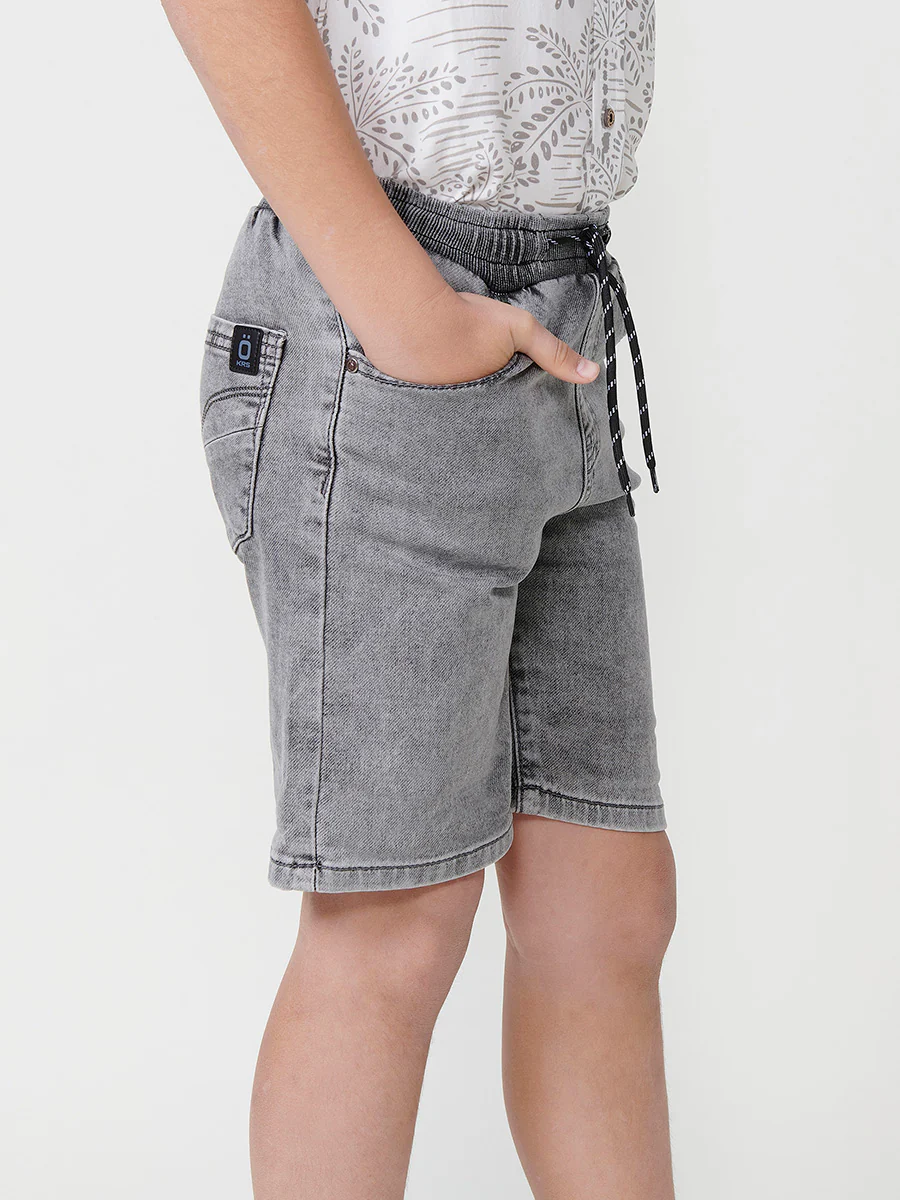 Pantalón corto con cintura elástica y cordón en claro para niño - Image 10