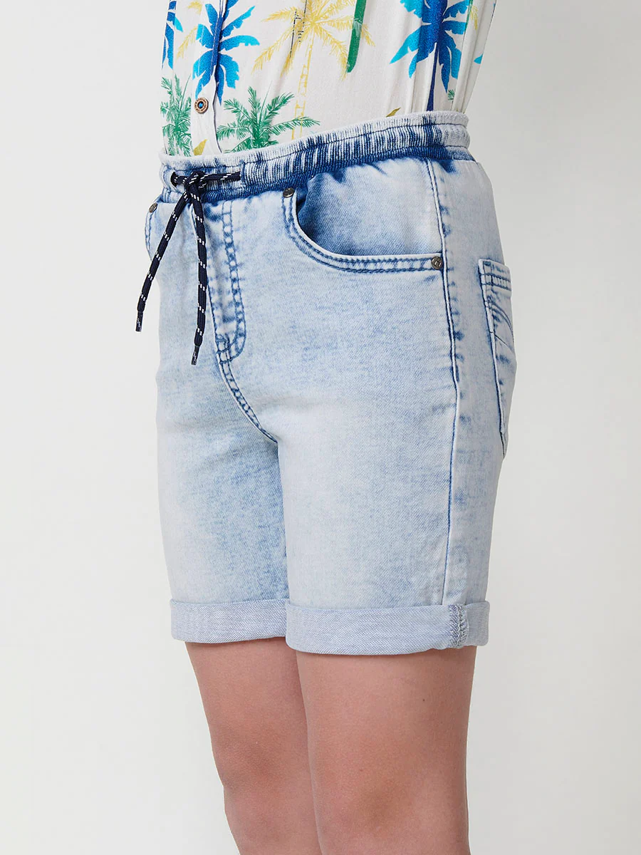 Pantalón corto con cintura elástica y cordón en claro para niño - Image 4