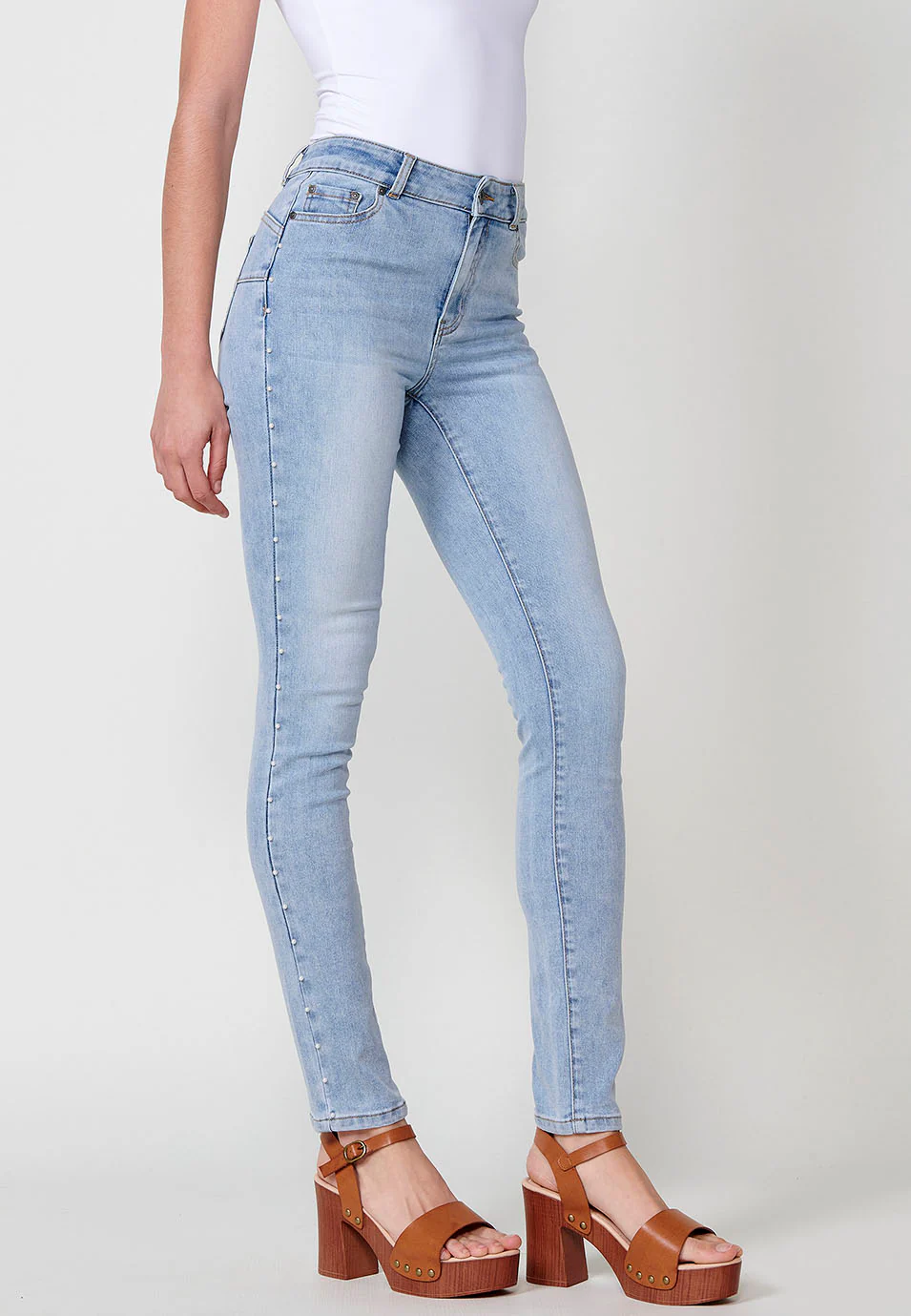 Pantalón largo jeans slim push up con detalles de perlas en los laterales para mujer - Image 4