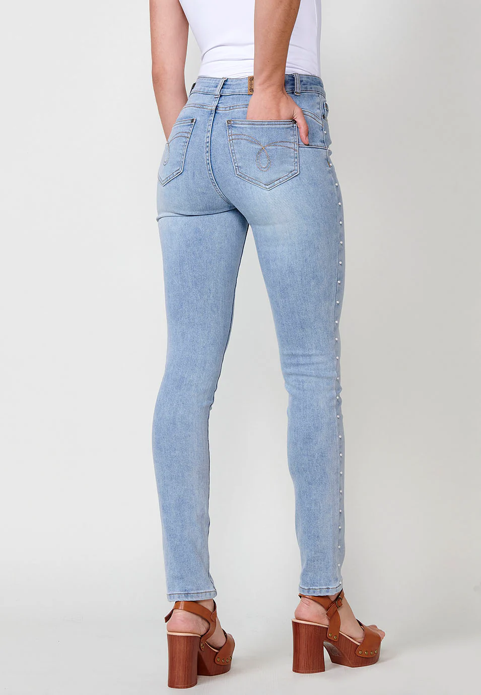 Pantalón largo jeans slim push up con detalles de perlas en los laterales para mujer - Image 6