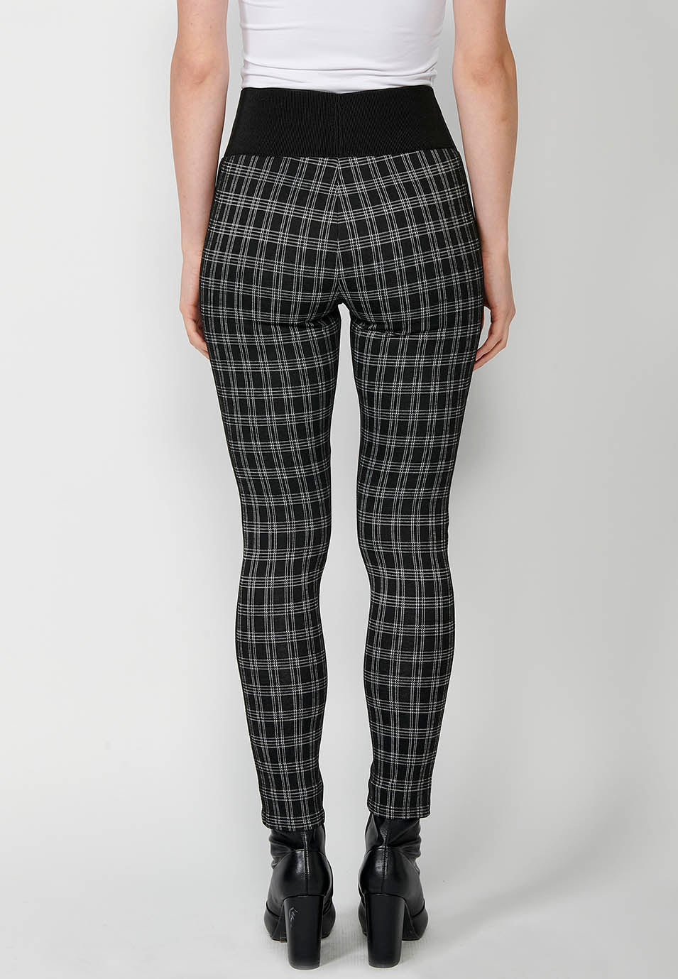 Pantalón largo leggins de cuadros con cintura goma ancha mujer - Image 5